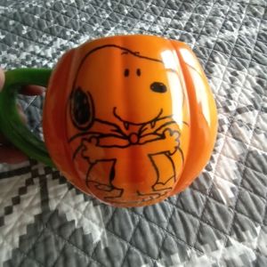NWT NIB Peanuts Snoopy Vampire 20 oz Glass Pumpkin Shaped Mug Orange Green